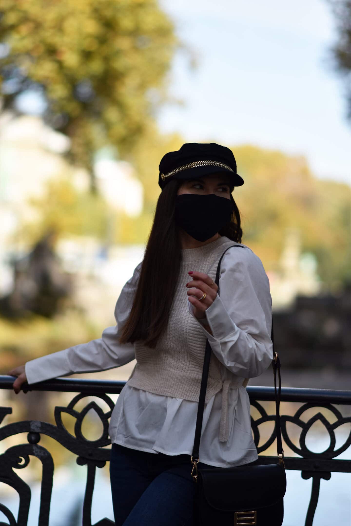 Düsseldorfer Streetstyle mit Bakerboy Hat & Overknees