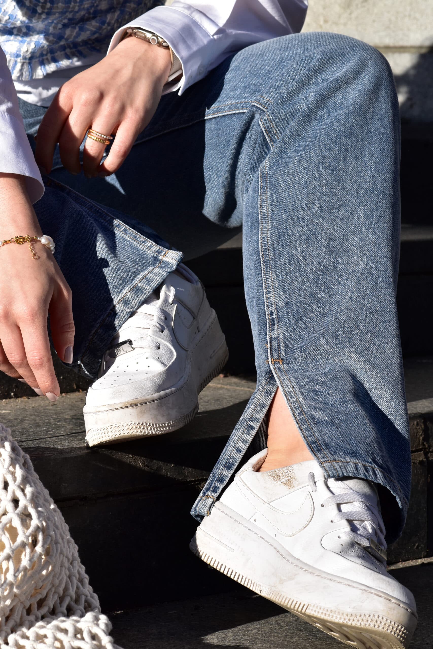 Hemdkragen mit Wide Leg Jeans & Nike Air Force 1 – Frühlingstrends 2021