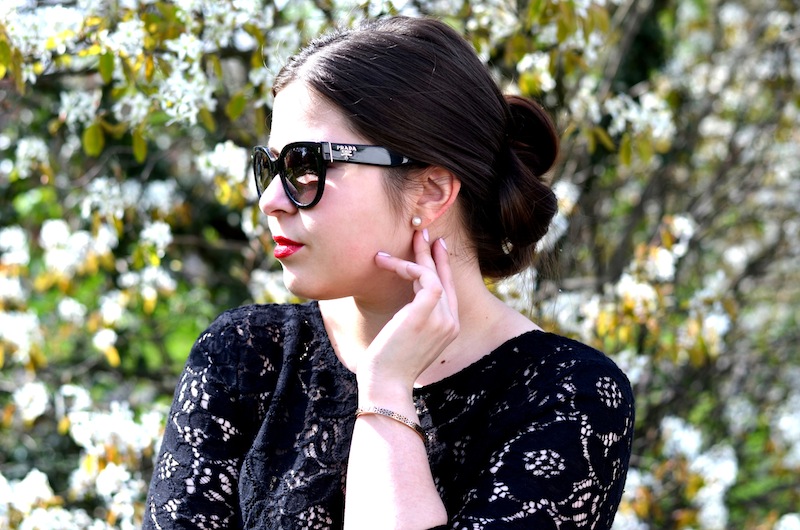 red lips, white pearls