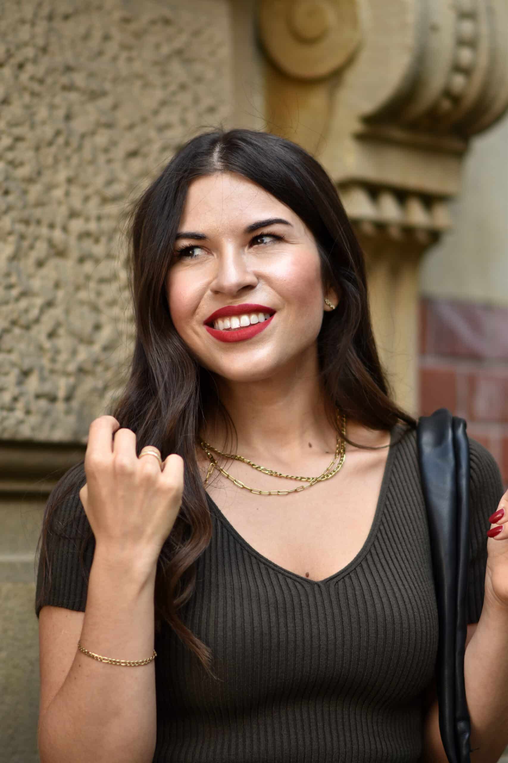 Kurzes Kleid aus Rippenstrick – der Trend im Herbst 2020