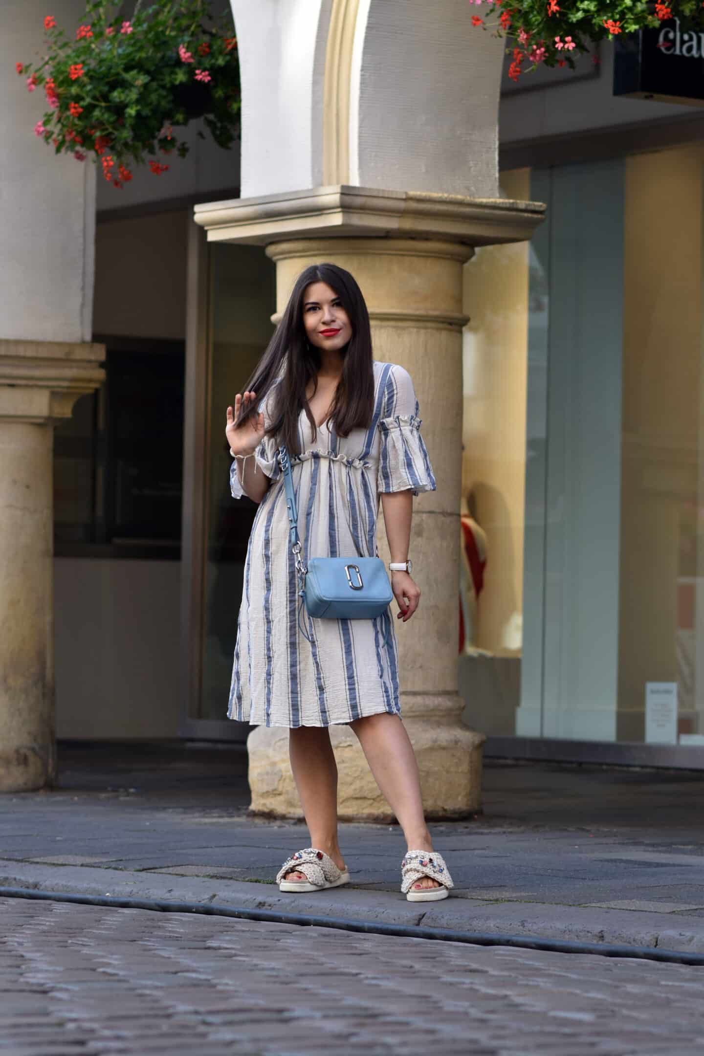 Baumwollkleid mit Glockenärmel - sommerlich leichter Look