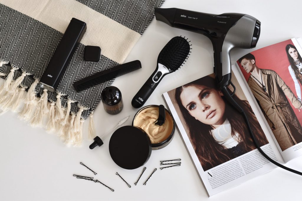 braun-flatlay-schoene-haare-im-winter