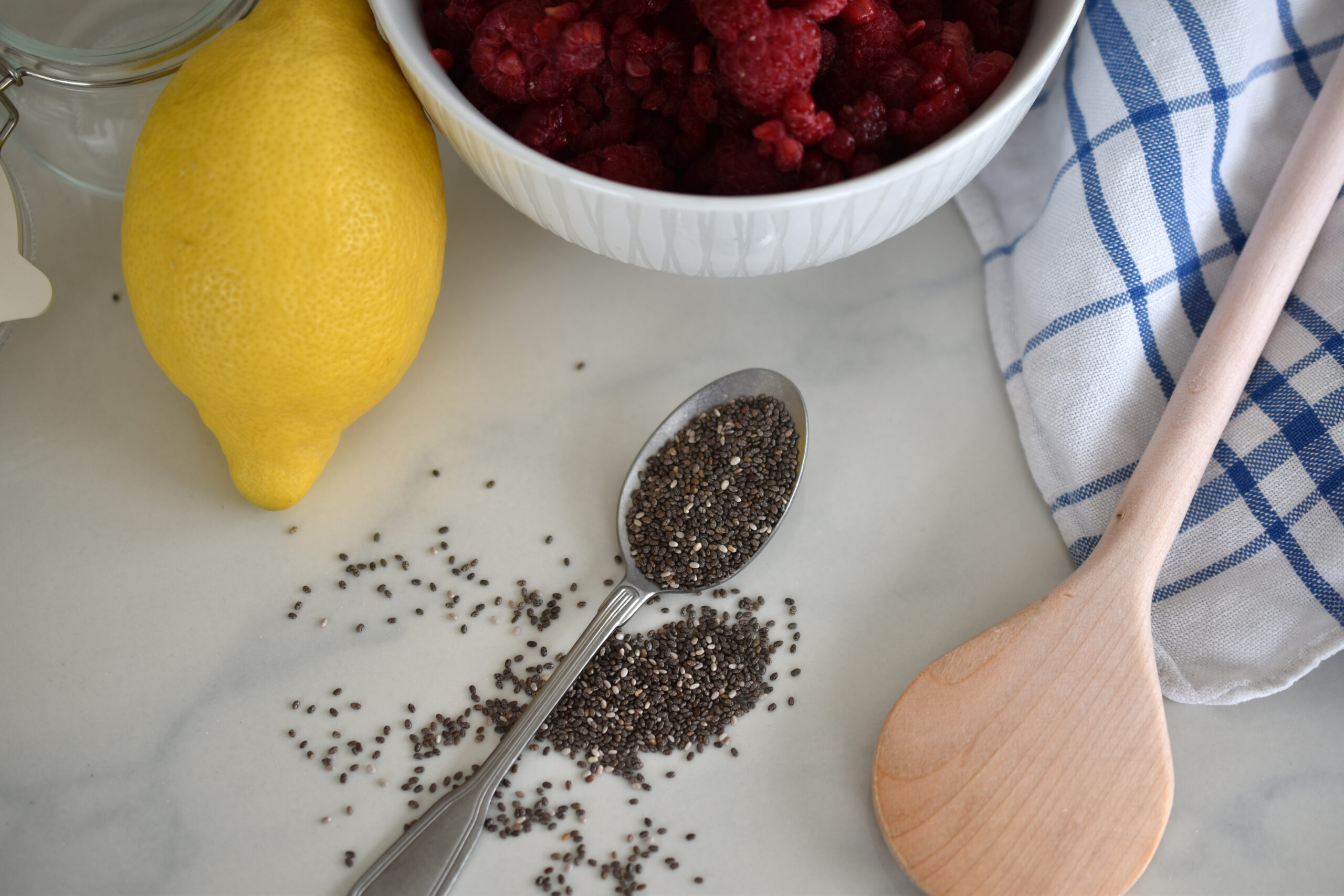 Zuckerfreie Himbeermarmelade mit Chiasamen & Vanille