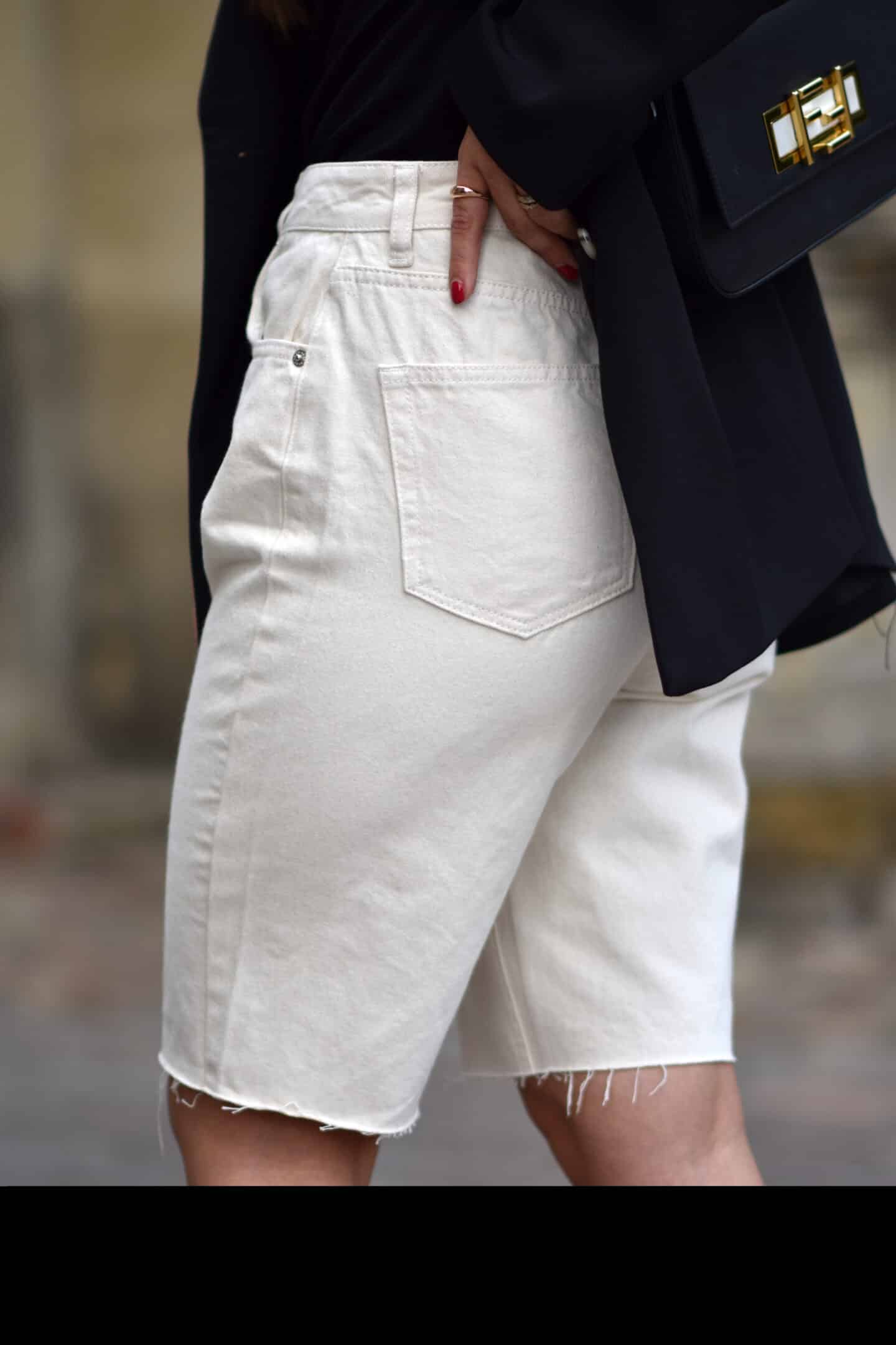 Bermuda Shorts mit Blazer & Sandalen - der Sommertrend 2020