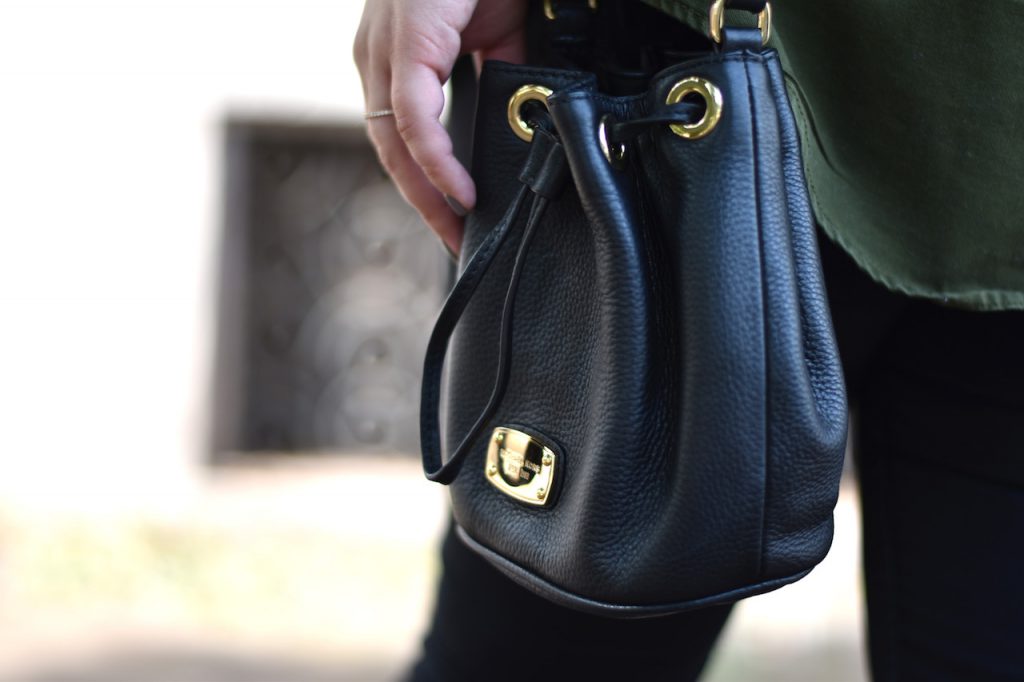 details-michael-kors-jules-tasche