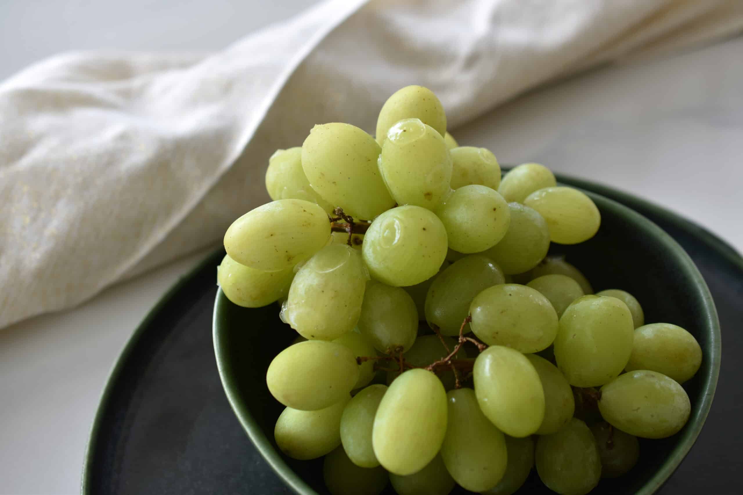 Gefrorene Weintrauben - der perfekte Snack zum Abnehmen im Sommer