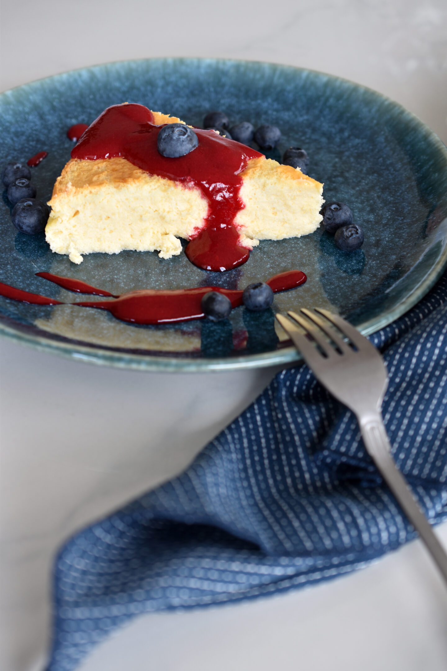 Rezept Leichter Käsekuchen mit fruchtiger Himbeersauce