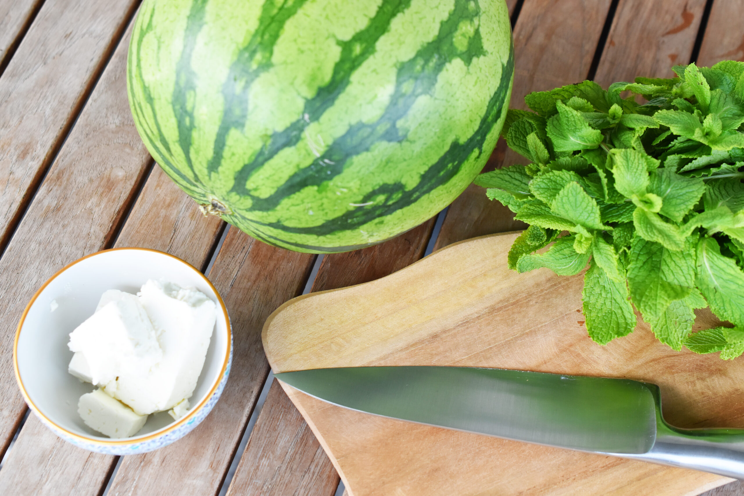 Wassermelonensalat mit Feta &amp; Minze - Sommer pur auf der Zunge!
