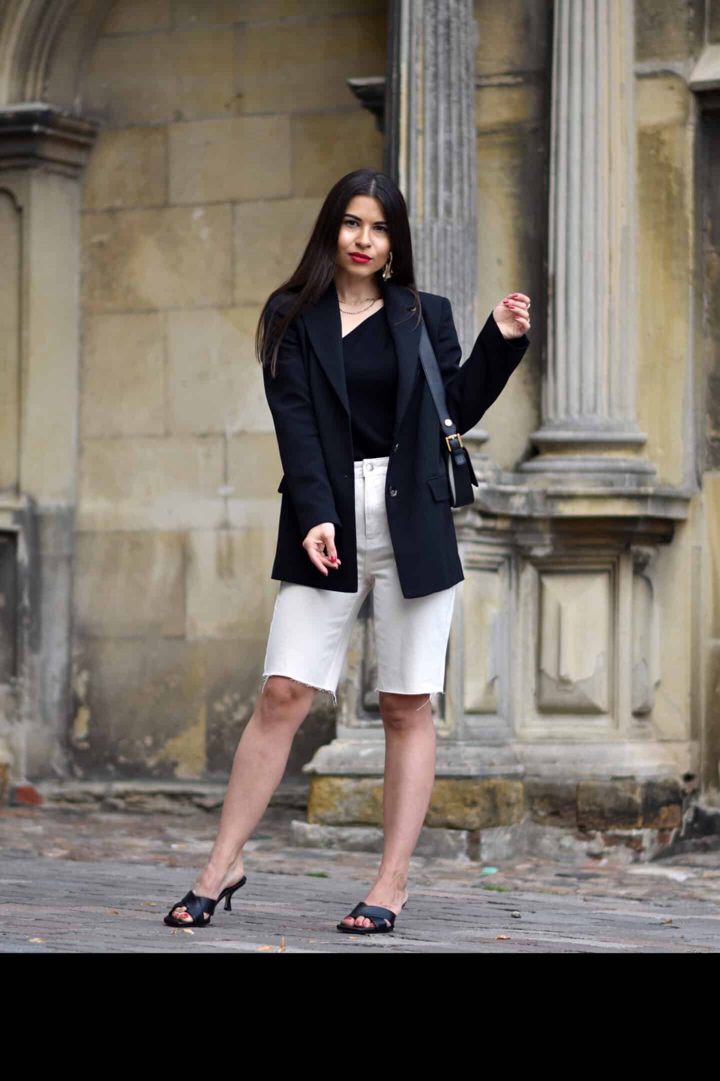 Bermuda Shorts mit Blazer & Sandalen - der Sommertrend 2020