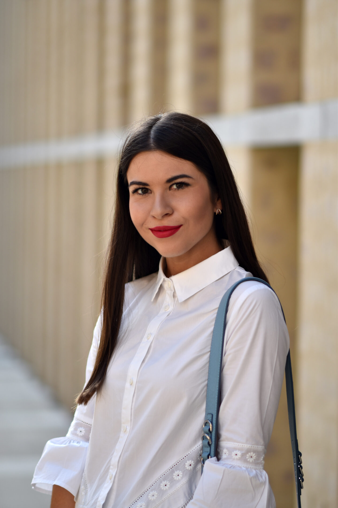 Sommerlook mit blauen Details