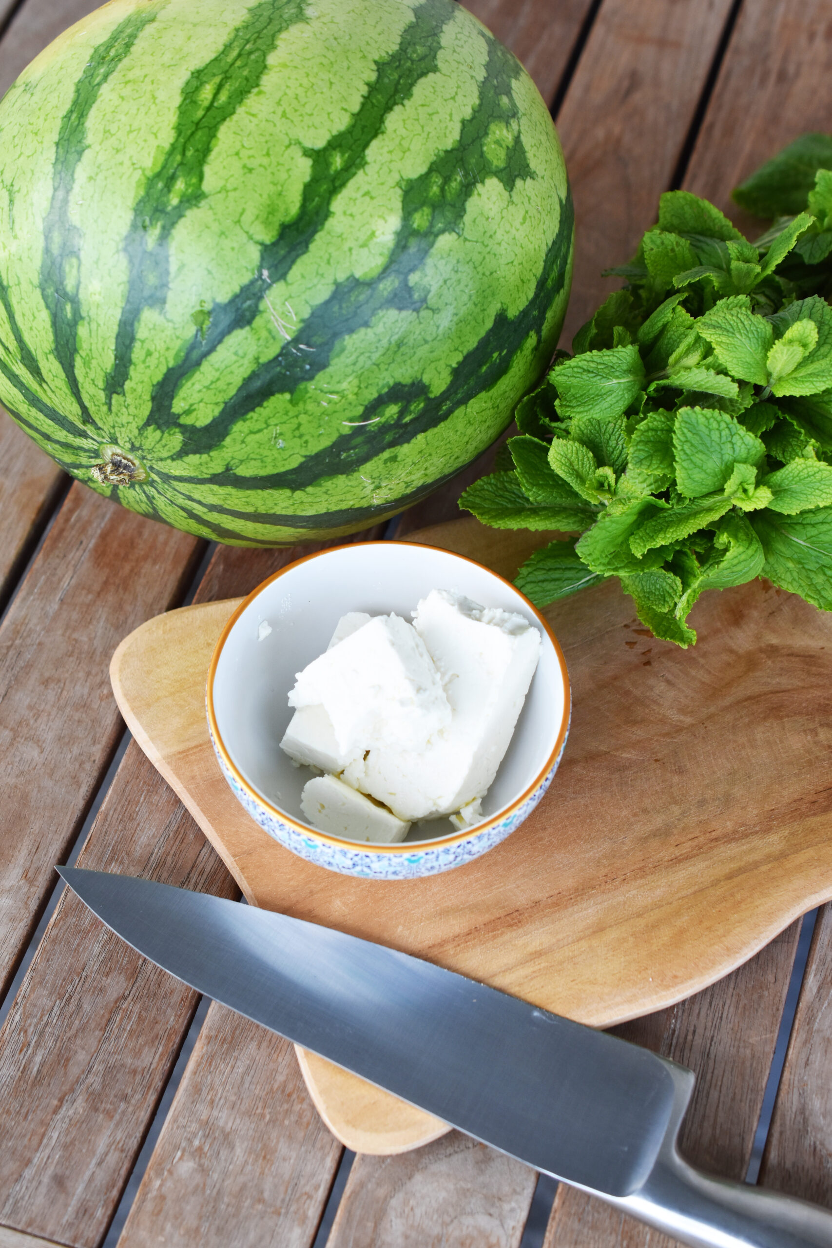 Wassermelonensalat mit Feta &amp; Minze - Sommer pur auf der Zunge!