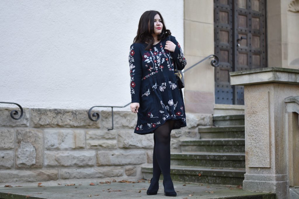 zara-blumen-kleid-im-outfit