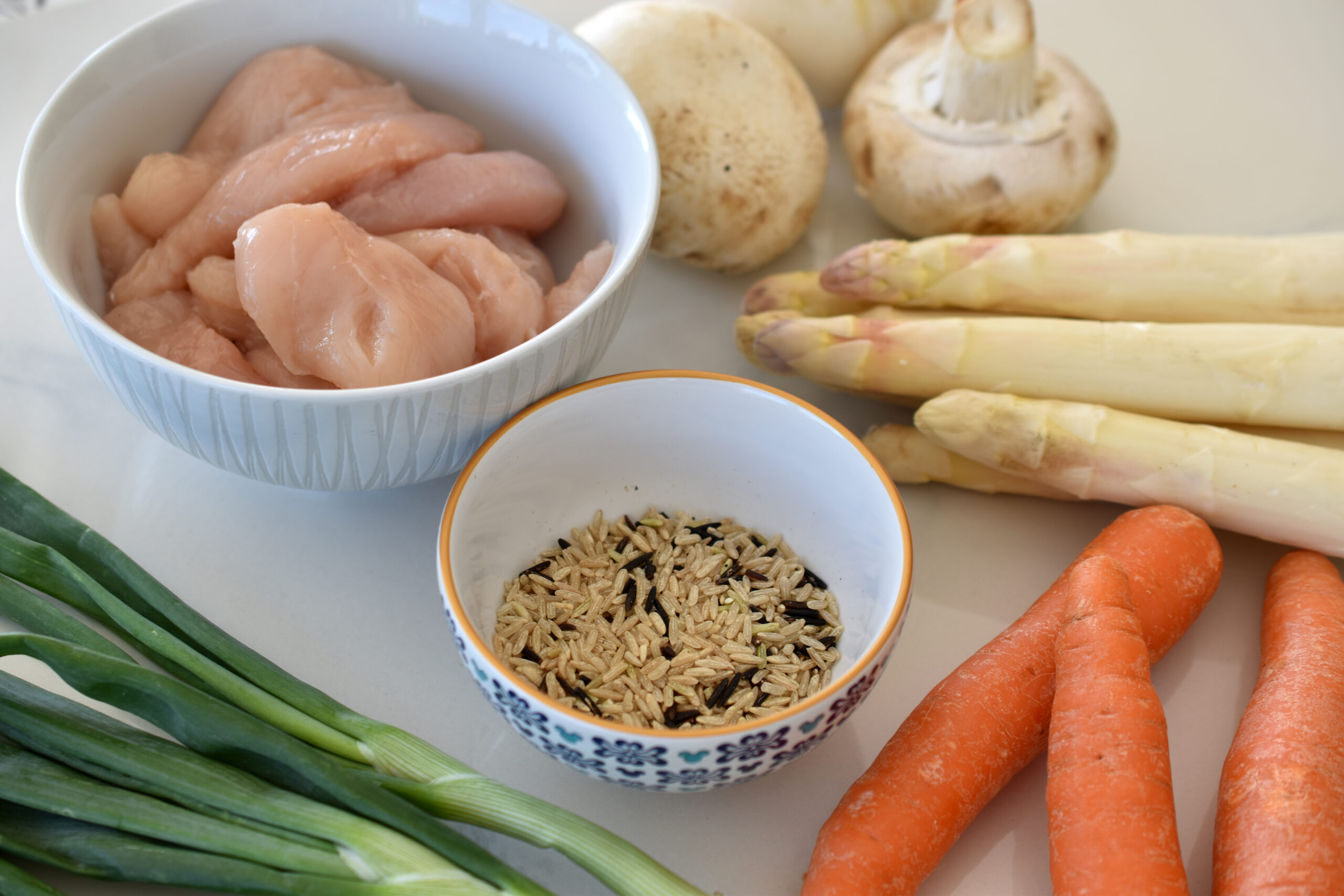 Leichtes Hühnerfrikassee mit Spargel, Karotten und Champignons